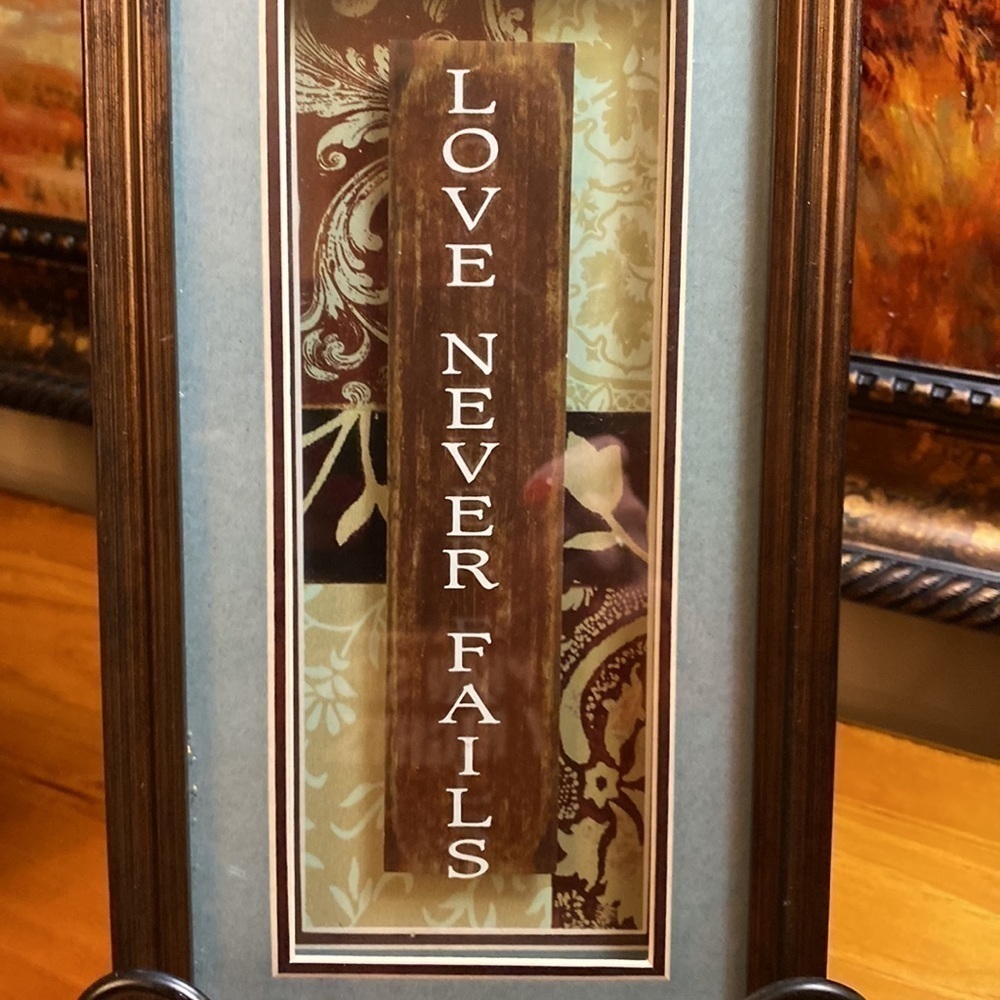 Love Never Fails Frame 5x10 EUC - Picture 2 of 3